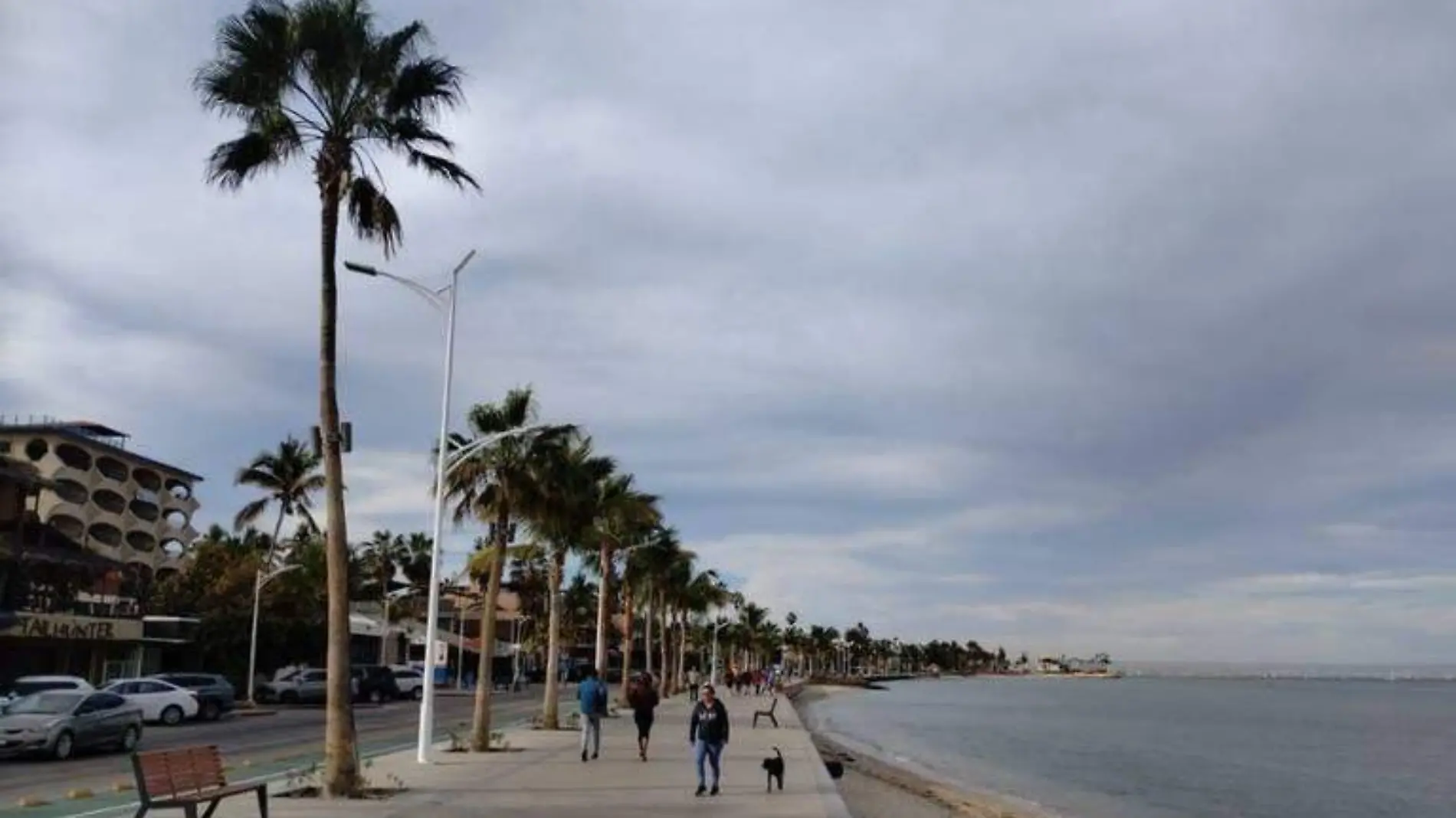 Monitorean zona de baja presión en el Pacífico y tormenta tropical John